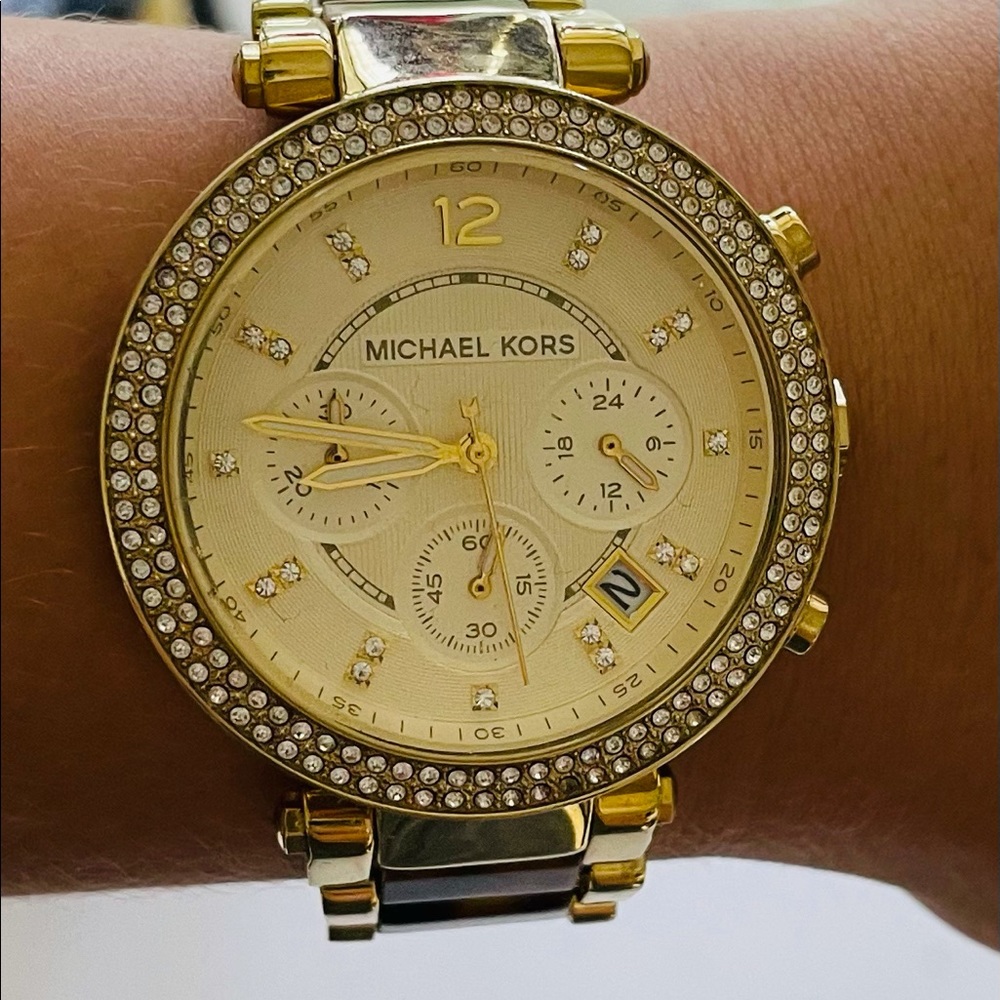 Gold Micheal Kors watch, never worn.